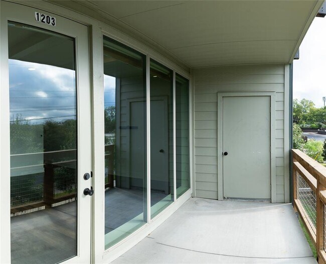 Building Photo - 4704 Sunset Trail