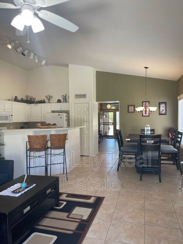 Building Photo - 3641 S Hawthorn Dr