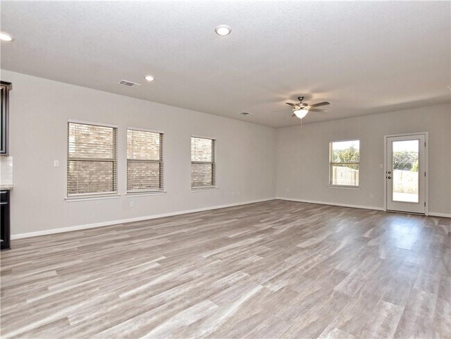 Building Photo - 517 Gabrielle Anne Dr