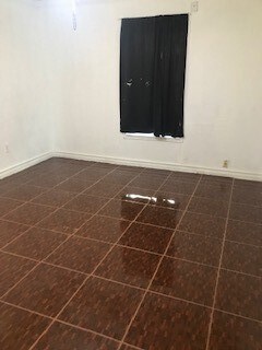 Building Photo - 7654 Greendowns St