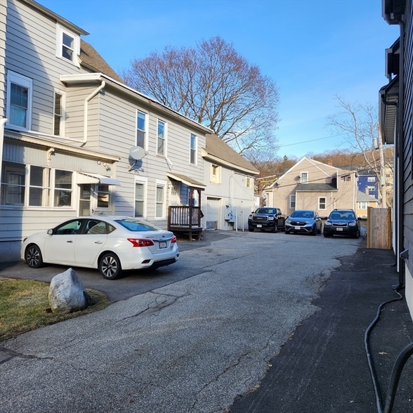 Primary Photo - 213 Lincoln St