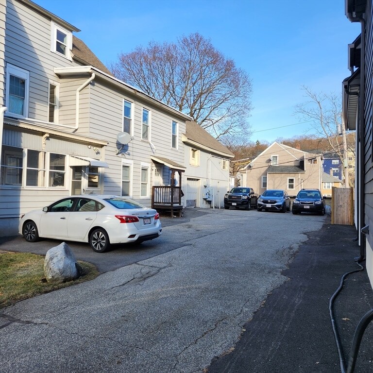 Building Photo - 213 Lincoln St