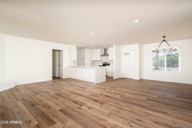 Building Photo - 6016 E Evans Dr