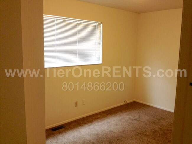 Building Photo - NO DEPOSIT option available for qualified ...