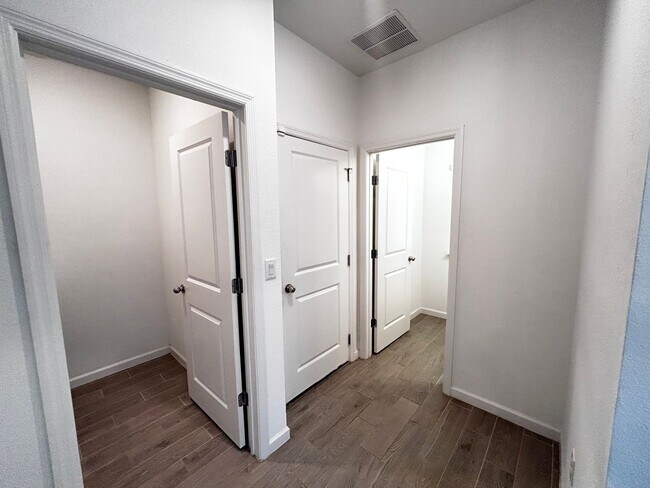 Building Photo - Modern Newer Build 3 Bed 2.5 Bath. Garage. Patio. In-Unit Laundry. Internet and Lawn Care Included!