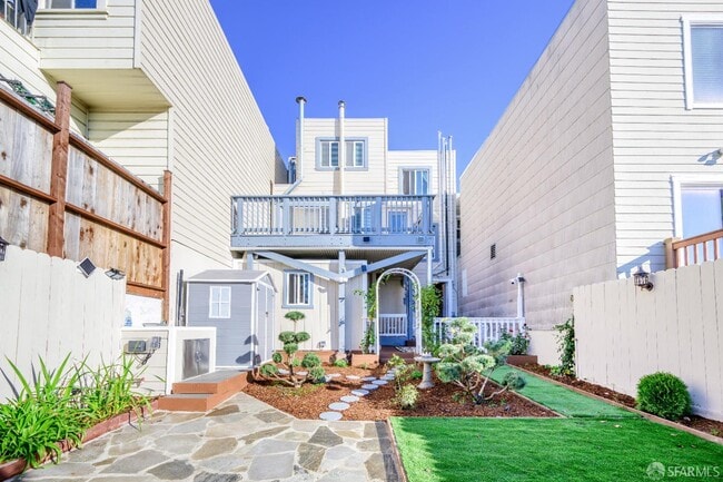 Building Photo - 2371 30th Ave