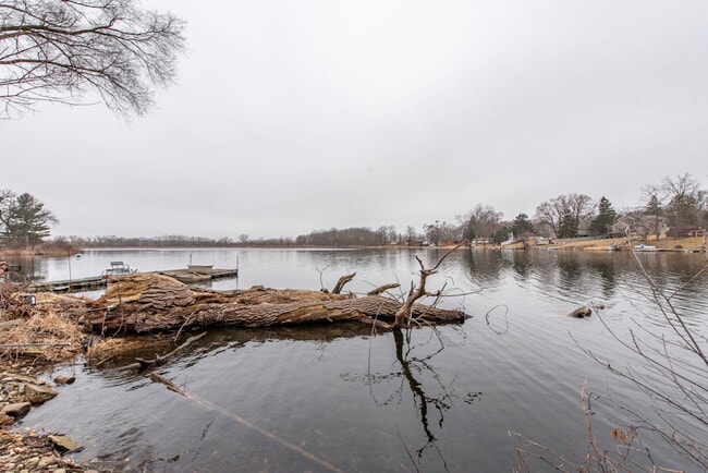 Building Photo - 42076 N East Rd