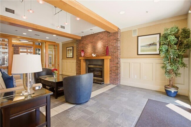 Building Photo - 1000 Providence Pl