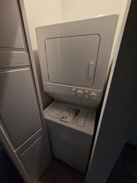 Building Photo - 548 River Bend Rd