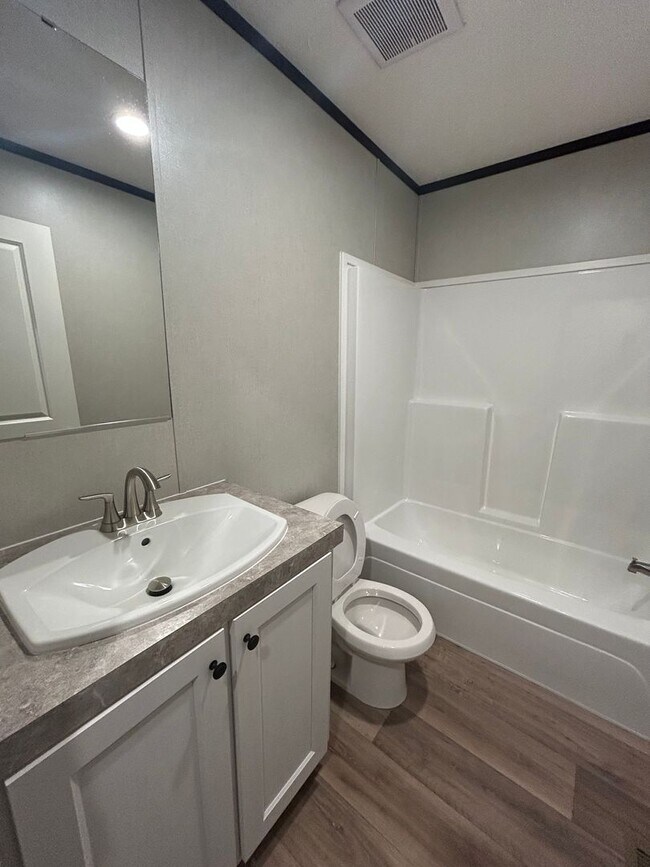 Building Photo - A charming 3 Bedroom/2 Bathroom home!