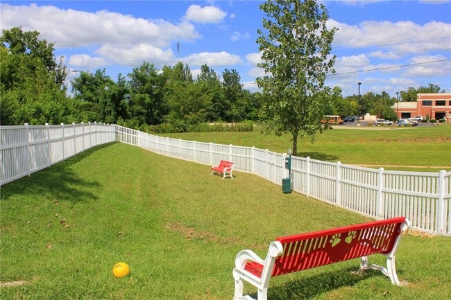 Building Photo - 300 Stonewall Creek Dr