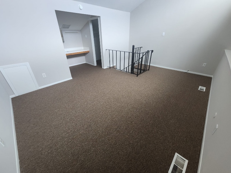 Building Photo - 7758 Rockwell Ave