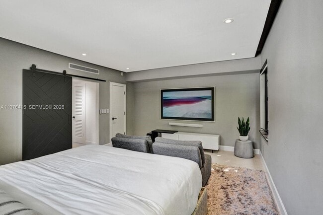 Building Photo - 5735 N Bay Rd