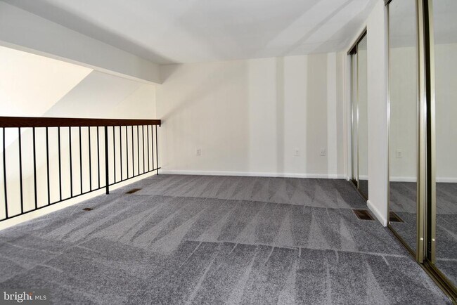 Building Photo - 5175 King Charles Way