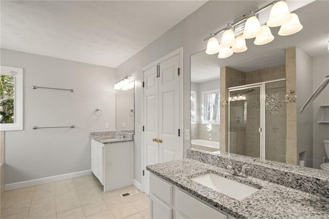 Building Photo - 675 Clearwater Pl