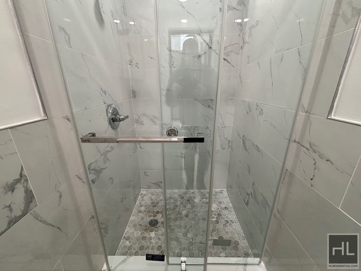 Building Photo - YORK AVENUE