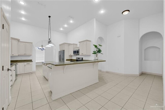 Building Photo - 22 Midlands Cir