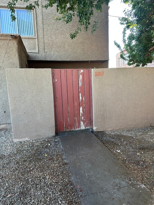 Building Photo - RENT TO OWN TOWN HOUSE 3 BEDROOMS 1 BATH $...