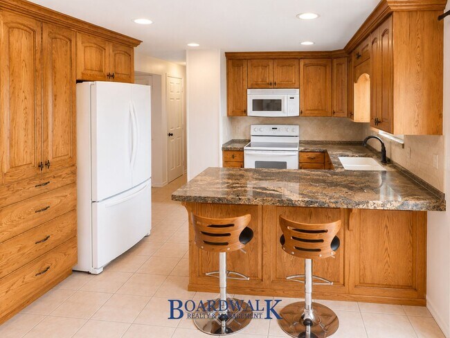 Building Photo - 3303 W Hector Dr
