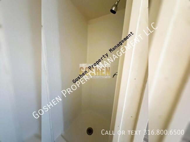 Building Photo - 1023 S Millwood Ave