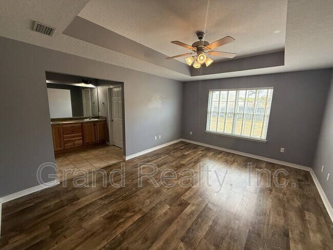 Building Photo - 2096 Andorra St