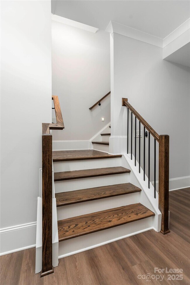 Building Photo - 805 Naples Dr