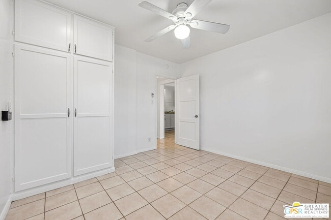 Building Photo - 1674 Vía Salida