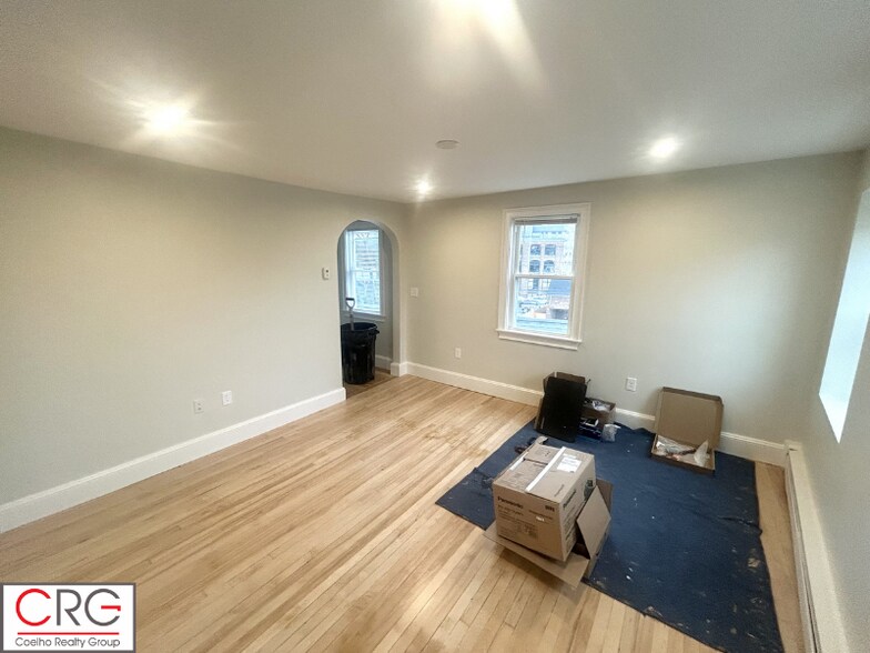 Building Photo - 190 3rd St