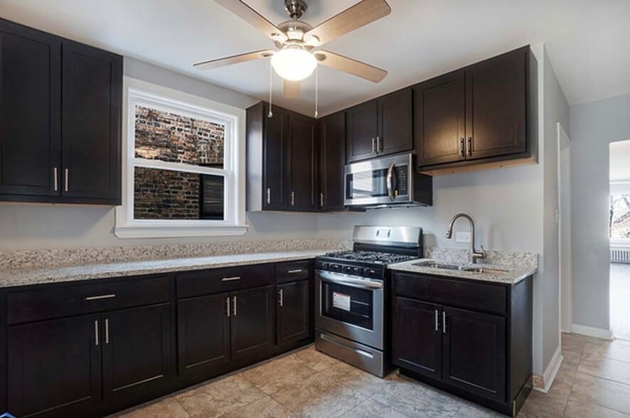 Building Photo - 8549 S Aberdeen St