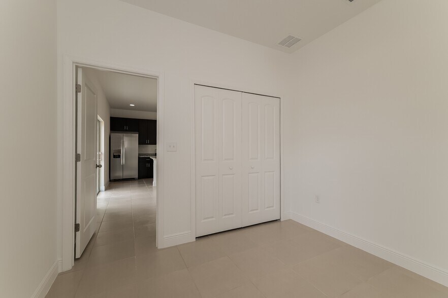 Building Photo - 416 Lark Ct