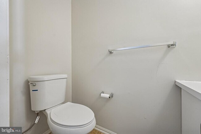 Building Photo - 8 Marsh Ct