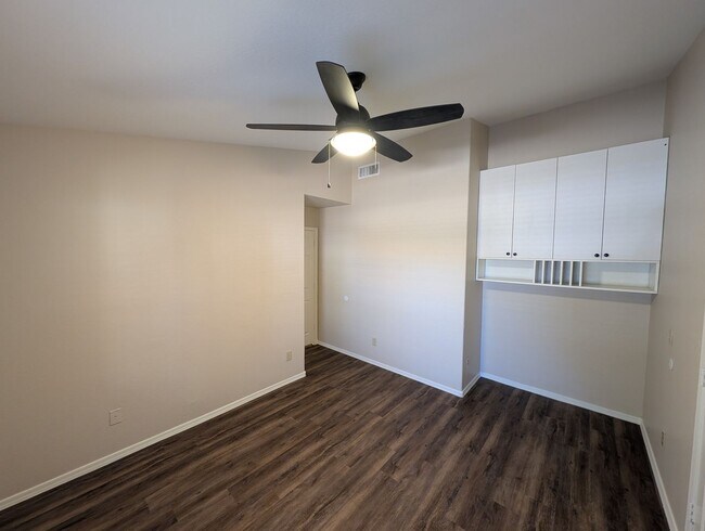 Building Photo - 3 Bedroom Plus an Office Home in the Candlewood Community Near S Cooper Rd and W Warner Rd!