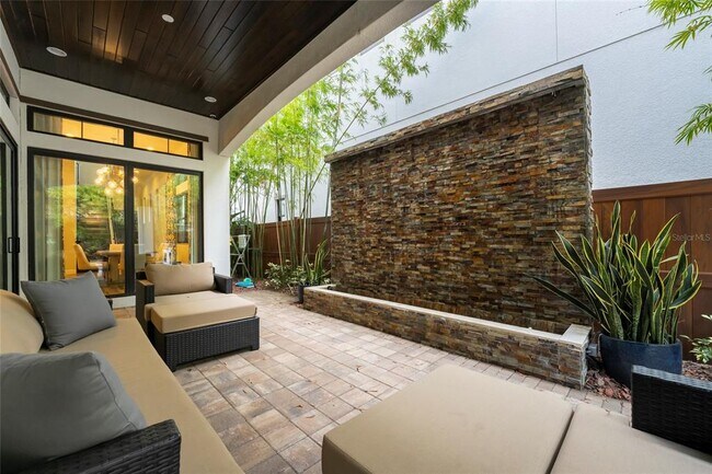 Building Photo - 8376 Via Vittoria Way