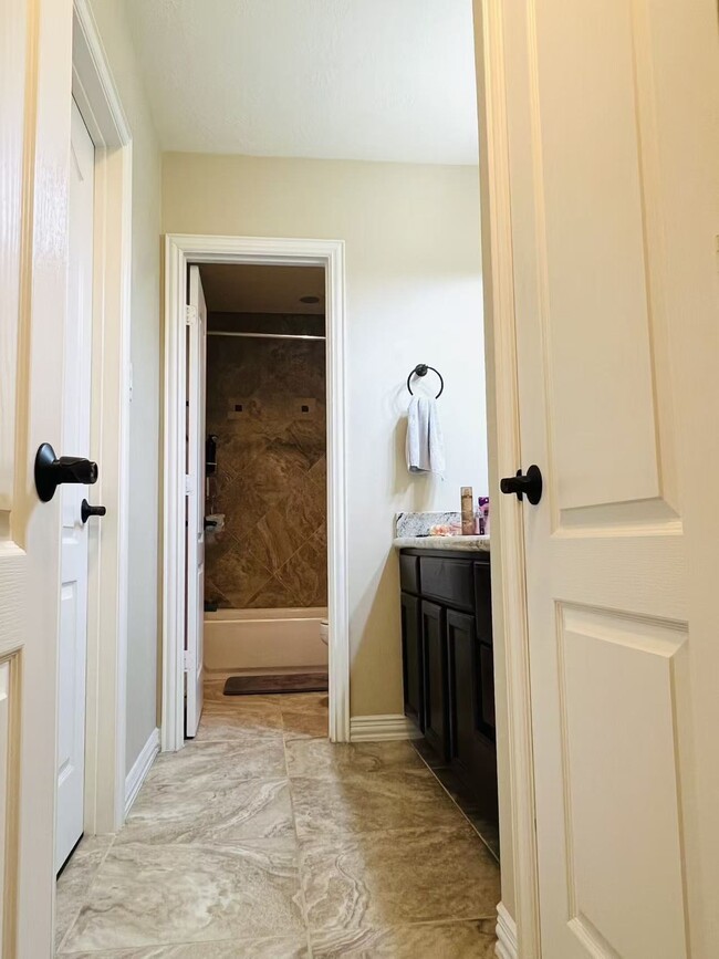 Building Photo - 14303 Tasmania Ct