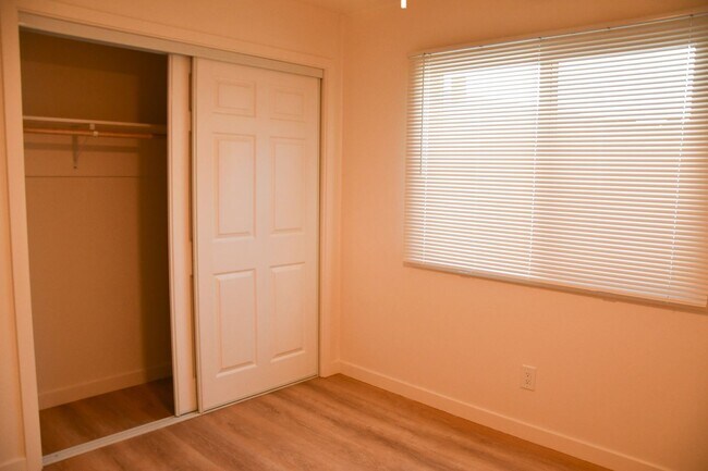 Building Photo - Parker (388) North