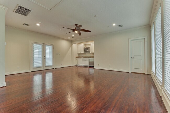 Building Photo - 11 Olmstead Row