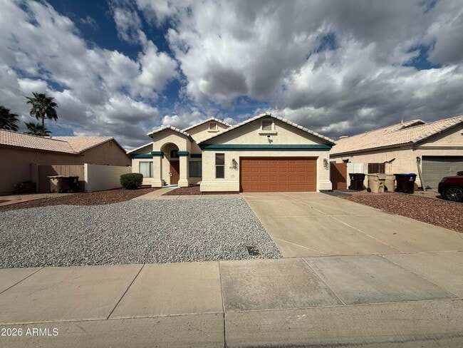 Building Photo - 8136 W Laurel Ln