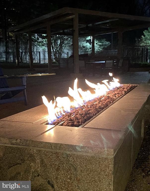 Building Photo - 1800 Old Meadow Rd