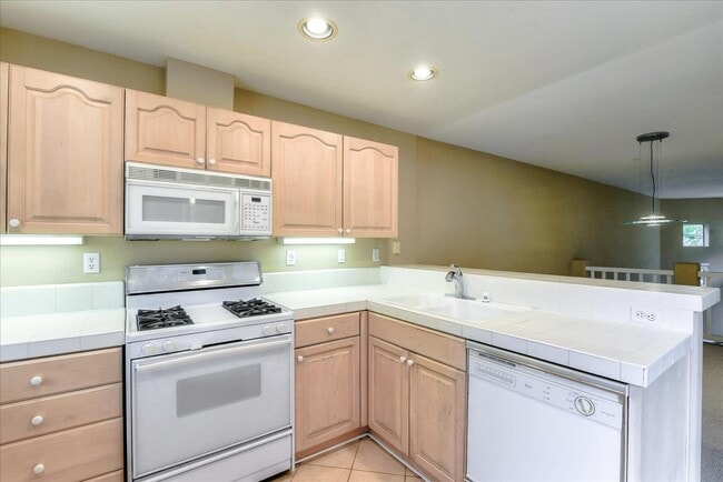 Building Photo - 990 Alpine Terrace