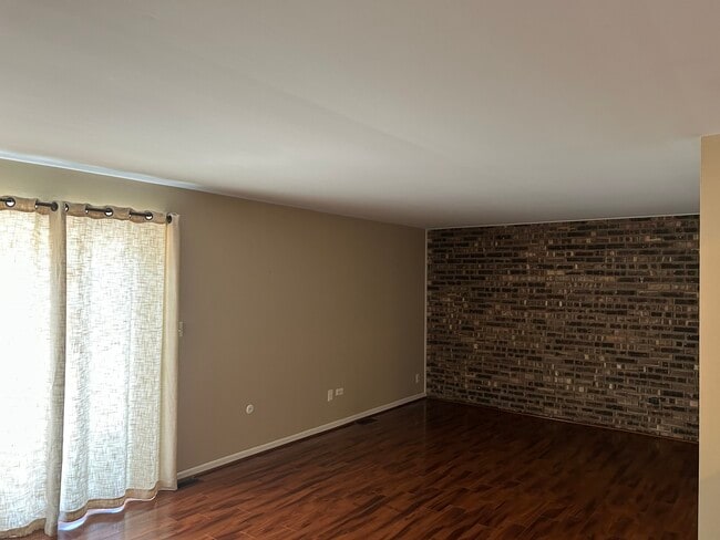 Building Photo - 239 N Hager Ave