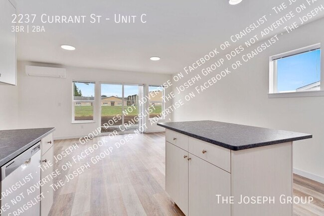 Building Photo - 2237 Currant St