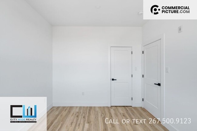 Building Photo - Great Location. Modern Two bedroom Apartment.