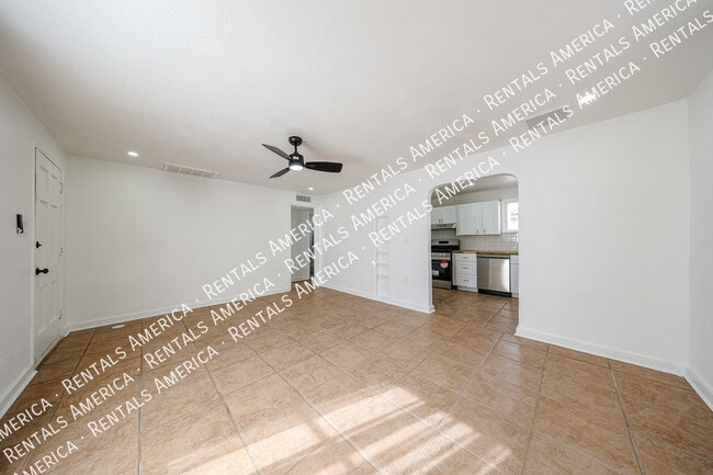 Building Photo - 2047 E Virginia Ave