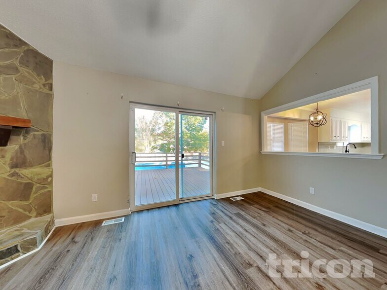 Building Photo - 4585 Hebbard Way