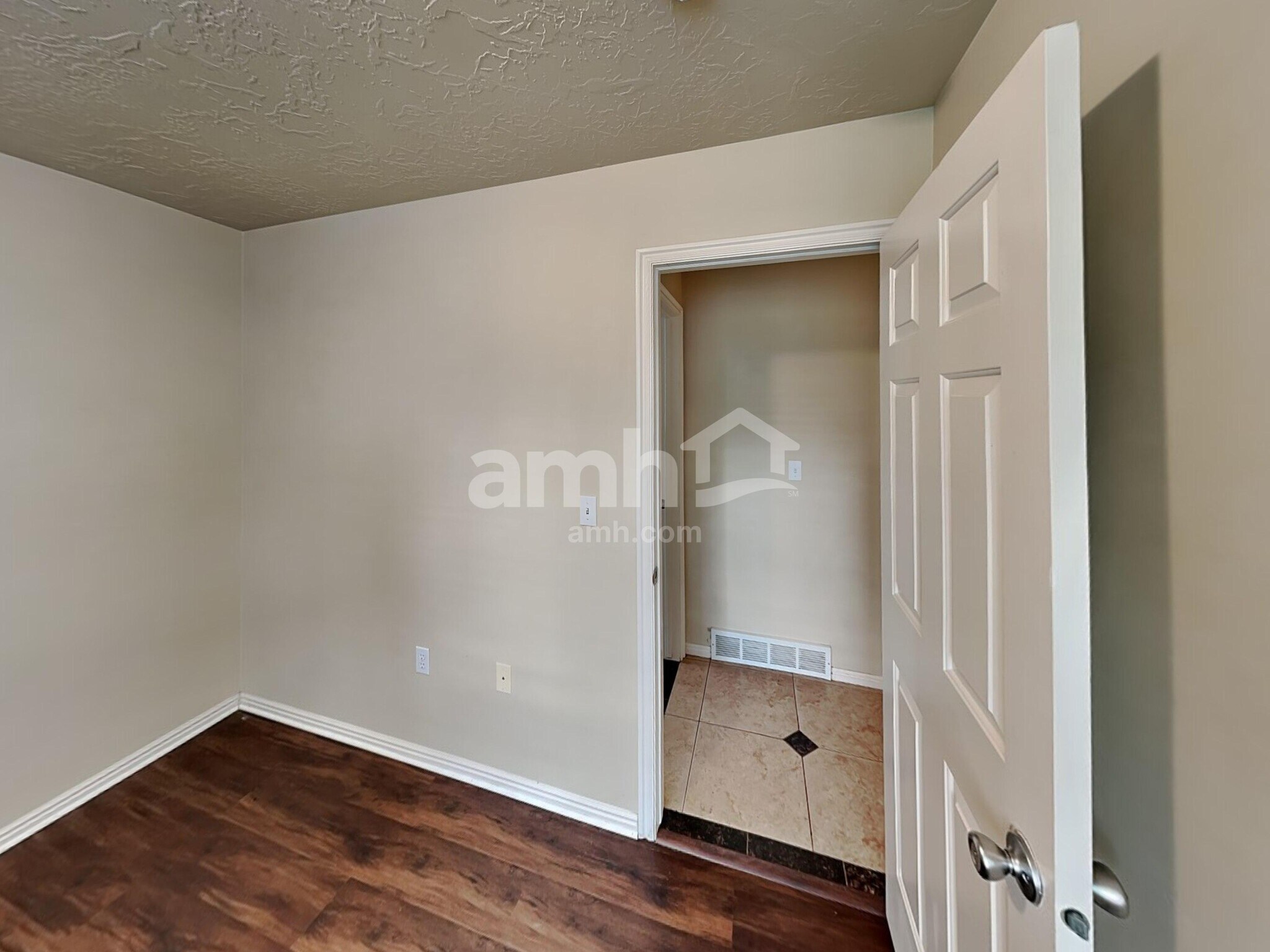 Building Photo - 143 N 700 W