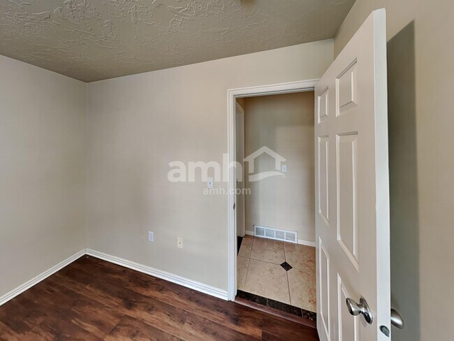 Building Photo - 143 N 700 W