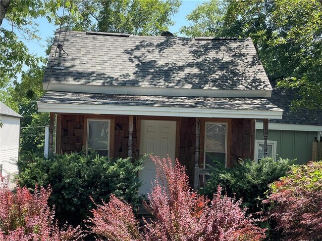 Primary Photo - 213 W Center St