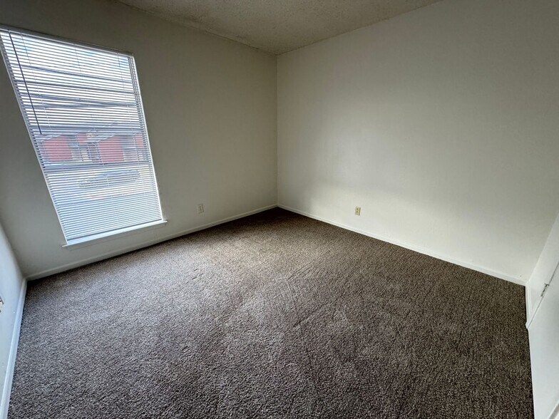 Building Photo - 4306 Lake Rd