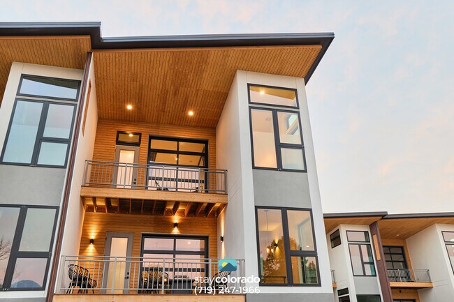 Glenn St - Upp Patio - 2248 Glenn St