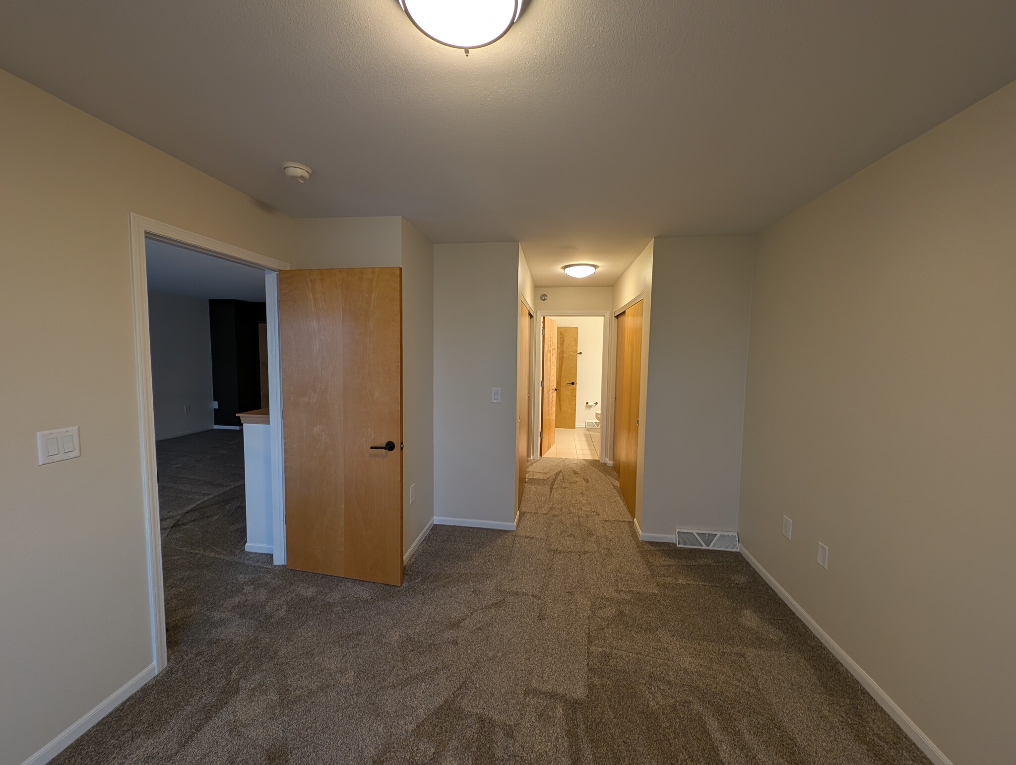 Building Photo - 2121 S Kinnickinnic Ave